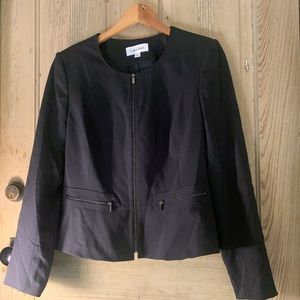 Stylish black blazer!